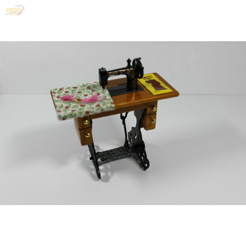 Puppenstube Miniatur Schneidertisch mit Nähmaschine 8 cm 
